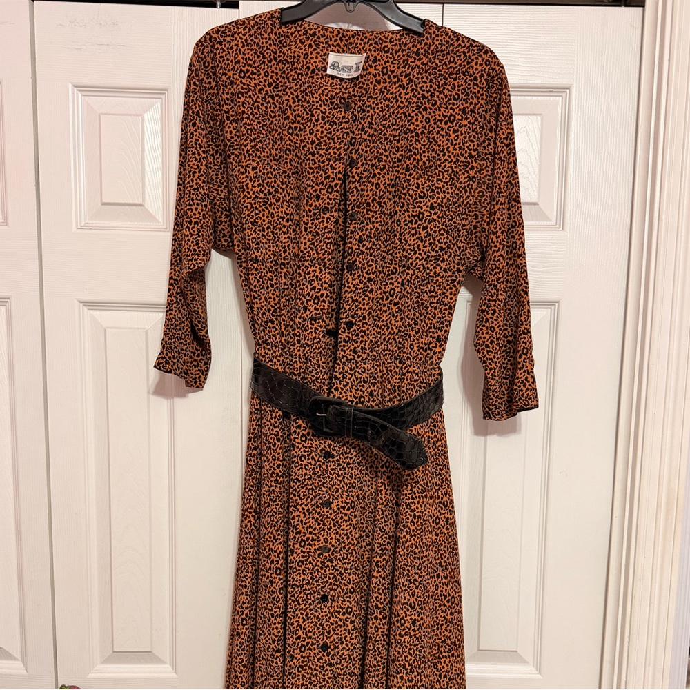 Chic Leopard Print Long Sleeve Dress with Black Belt